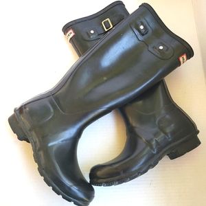 Hunter original gloss black tall rainboots size 5 male 6 female . gently used